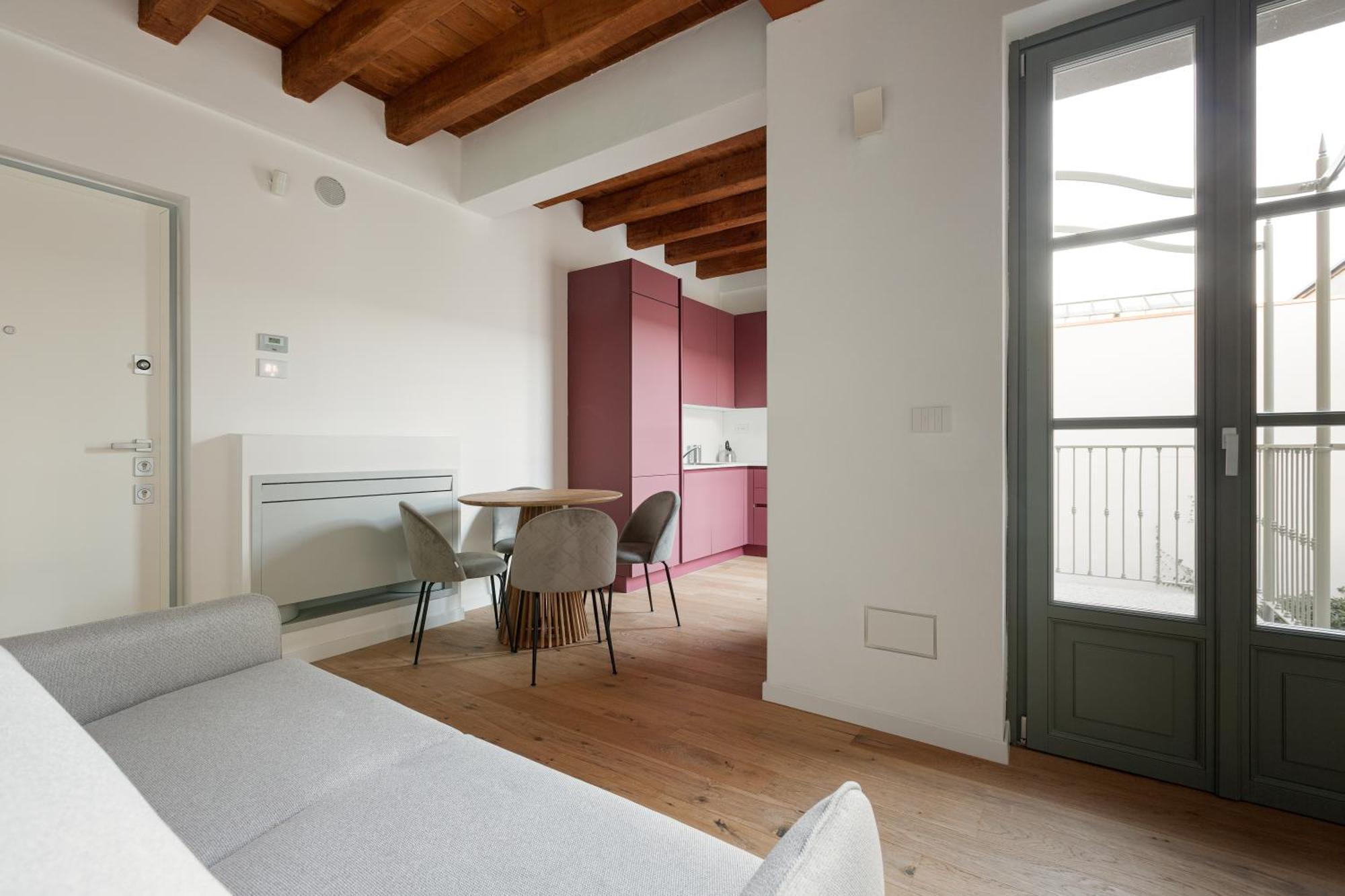 Modern Apartment In Milan With Balcony Exterior photo